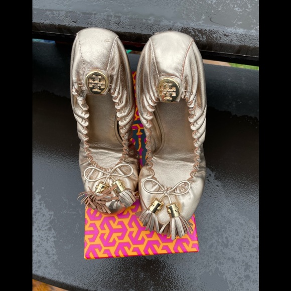 Tory Burch Metallic Gold Tassel Ballet Flats size 7.5 - Picture 2 of 6